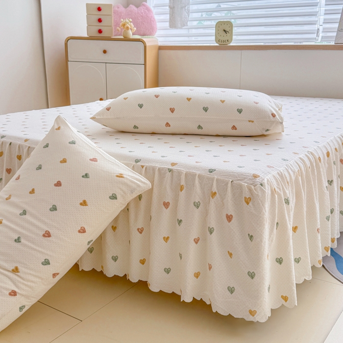 91家纺网 家纺一手货源 找家纺 莎臣豹 2025新款A类云感木棉皱皱纱双层纱床裙可配二三件套 蜜糖心语