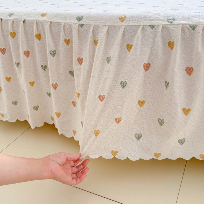 91家纺网 家纺一手货源 找家纺 莎臣豹 2025新款A类云感木棉皱皱纱双层纱床裙可配二三件套 蜜糖心语