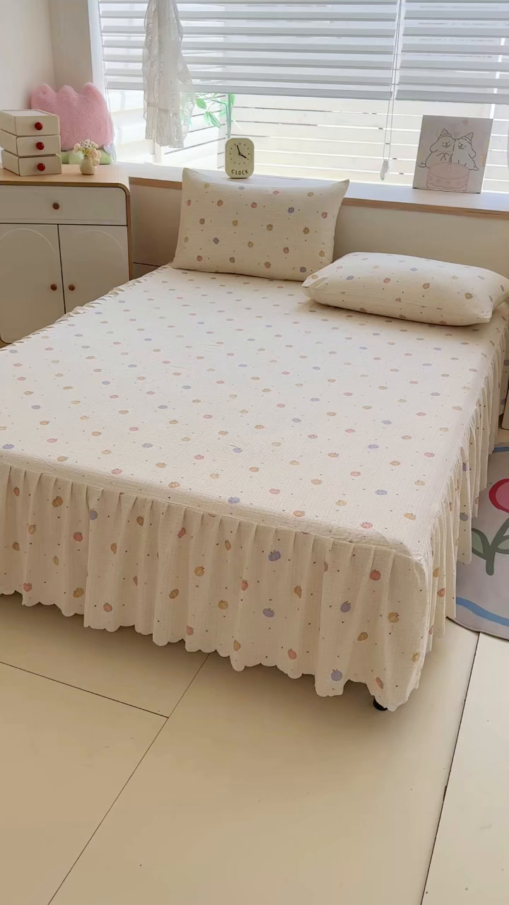 91家纺网 家纺一手货源 找家纺 莎臣豹 2025新款A类云感木棉皱皱纱双层纱床裙可配二三件套 南瓜物语