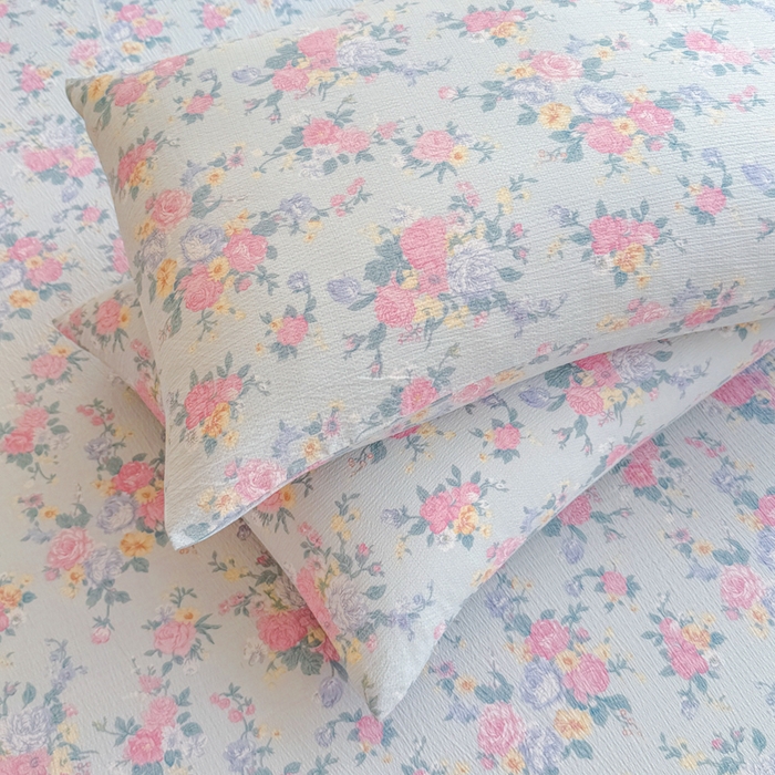 91家纺网 家纺一手货源 找家纺 莎臣豹 2025新款A类云感木棉皱皱纱双层纱床裙可配二三件套 甜梦花韵