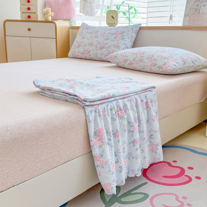 91家纺网 家纺一手货源 找家纺 莎臣豹 2025新款A类云感木棉皱皱纱双层纱床裙可配二三件套 甜梦花韵