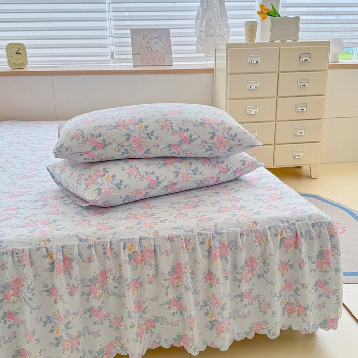 91家纺网 家纺一手货源 找家纺 莎臣豹 2025新款A类云感木棉皱皱纱双层纱床裙可配二三件套 甜梦花韵