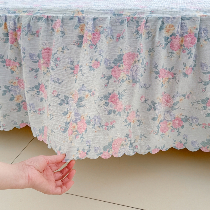 91家纺网 家纺一手货源 找家纺 莎臣豹 2025新款A类云感木棉皱皱纱双层纱床裙可配二三件套 甜梦花韵