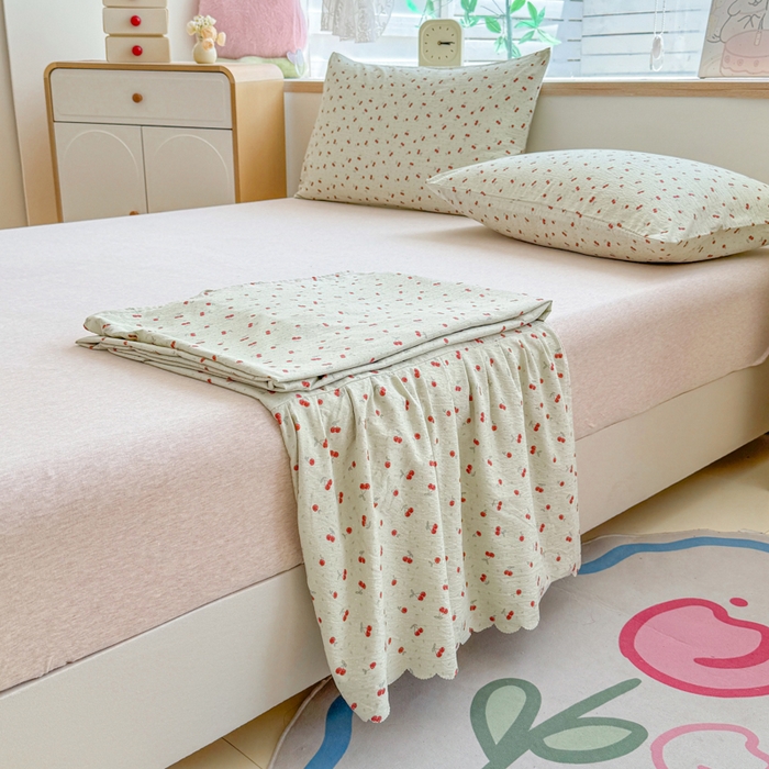 91家纺网 家纺一手货源 找家纺 莎臣豹 2025新款A类云感木棉皱皱纱双层纱床裙可配二三件套 樱络