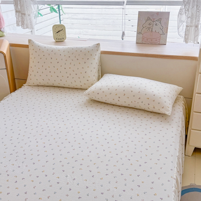 91家纺网 家纺一手货源 找家纺 莎臣豹 2025新款A类云感木棉皱皱纱双层纱床裙可配二三件套 樱桃蜜语