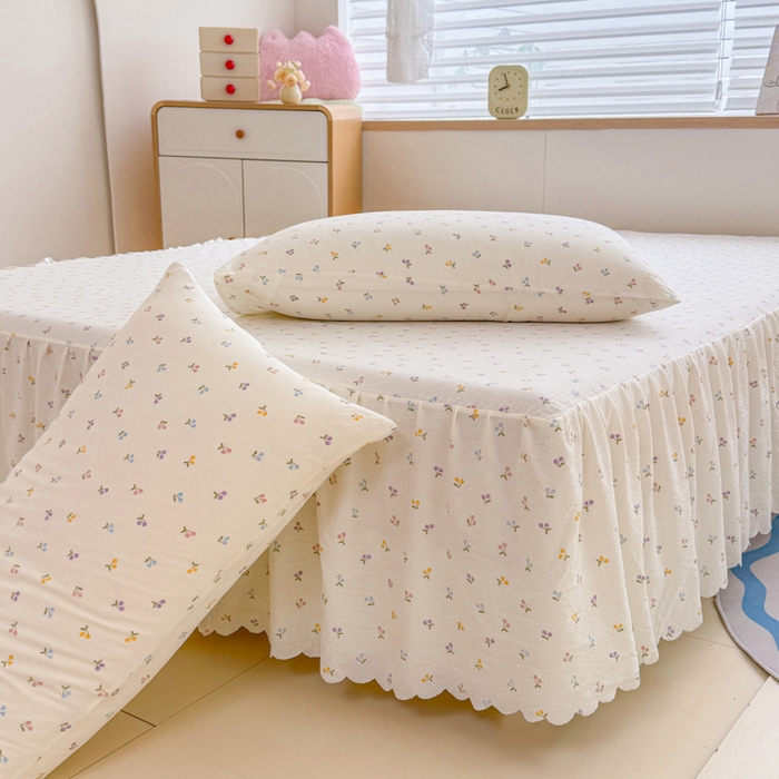 91家纺网 家纺一手货源 找家纺 莎臣豹 2025新款A类云感木棉皱皱纱双层纱床裙可配二三件套 樱桃蜜语