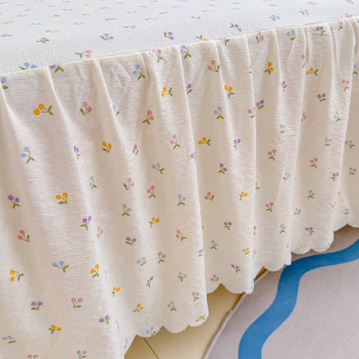 91家纺网 家纺一手货源 找家纺 莎臣豹 2025新款A类云感木棉皱皱纱双层纱床裙可配二三件套 樱桃蜜语