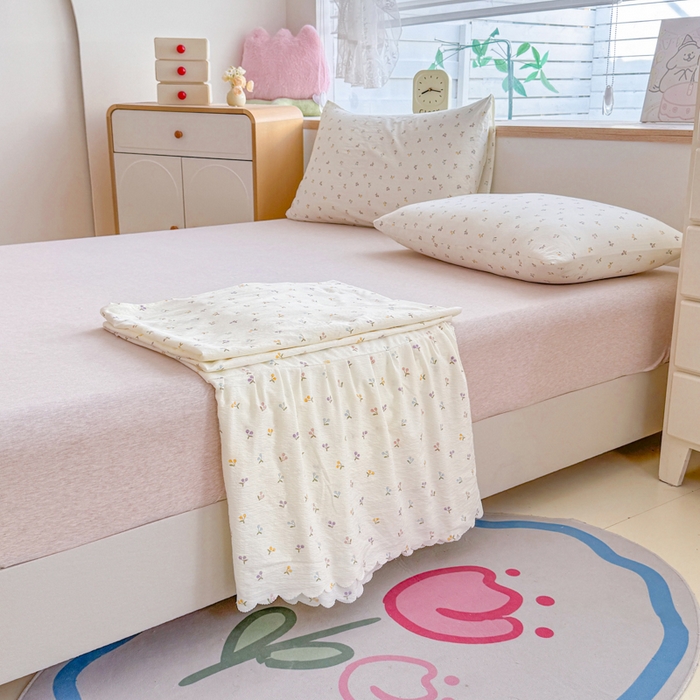 91家纺网 家纺一手货源 找家纺 莎臣豹 2025新款A类云感木棉皱皱纱双层纱床裙可配二三件套 樱桃蜜语