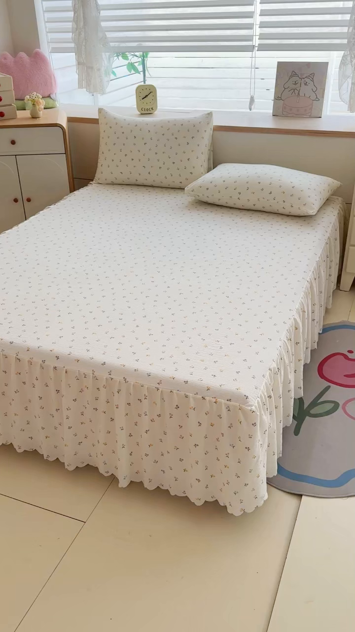 91家纺网 家纺一手货源 找家纺 莎臣豹 2025新款A类云感木棉皱皱纱双层纱床裙可配二三件套 樱桃蜜语