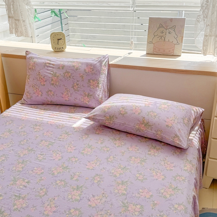 91家纺网 家纺一手货源 找家纺 莎臣豹 2025新款A类云感木棉皱皱纱双层纱床裙可配二三件套 紫裥垂蜜