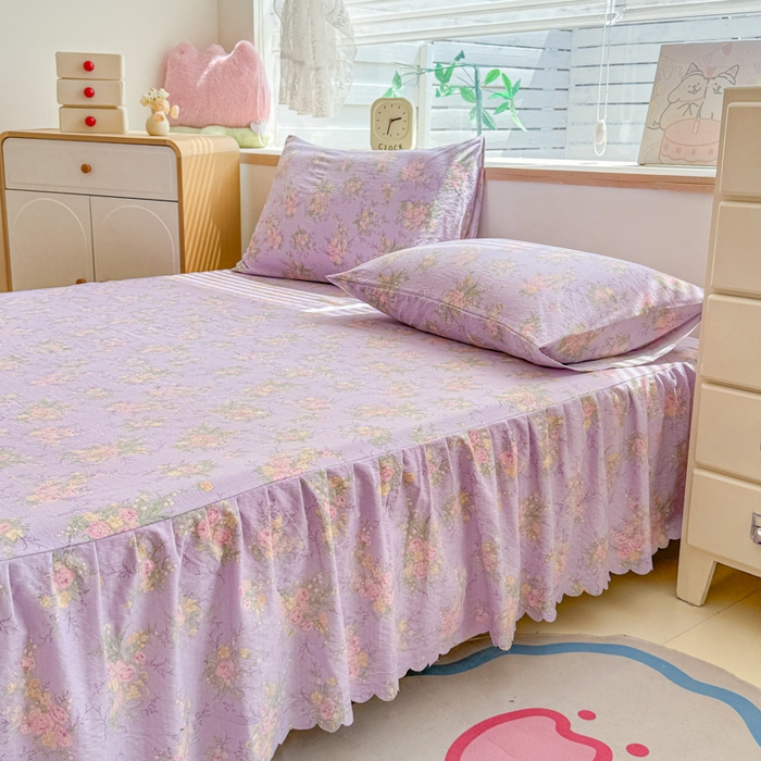 91家纺网 家纺一手货源 找家纺 莎臣豹 2025新款A类云感木棉皱皱纱双层纱床裙可配二三件套 紫裥垂蜜