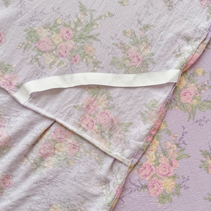 91家纺网 家纺一手货源 找家纺 莎臣豹 2025新款A类云感木棉皱皱纱双层纱床裙可配二三件套 紫裥垂蜜