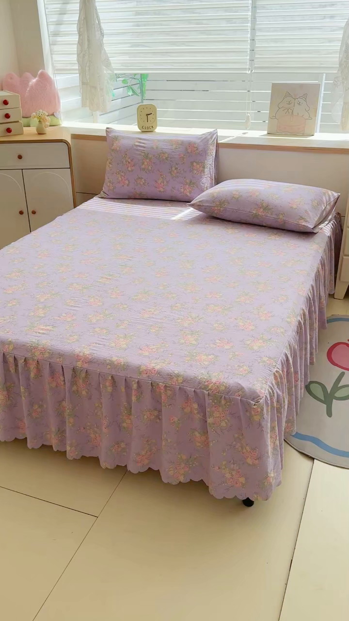 91家纺网 家纺一手货源 找家纺 莎臣豹 2025新款A类云感木棉皱皱纱双层纱床裙可配二三件套 紫裥垂蜜