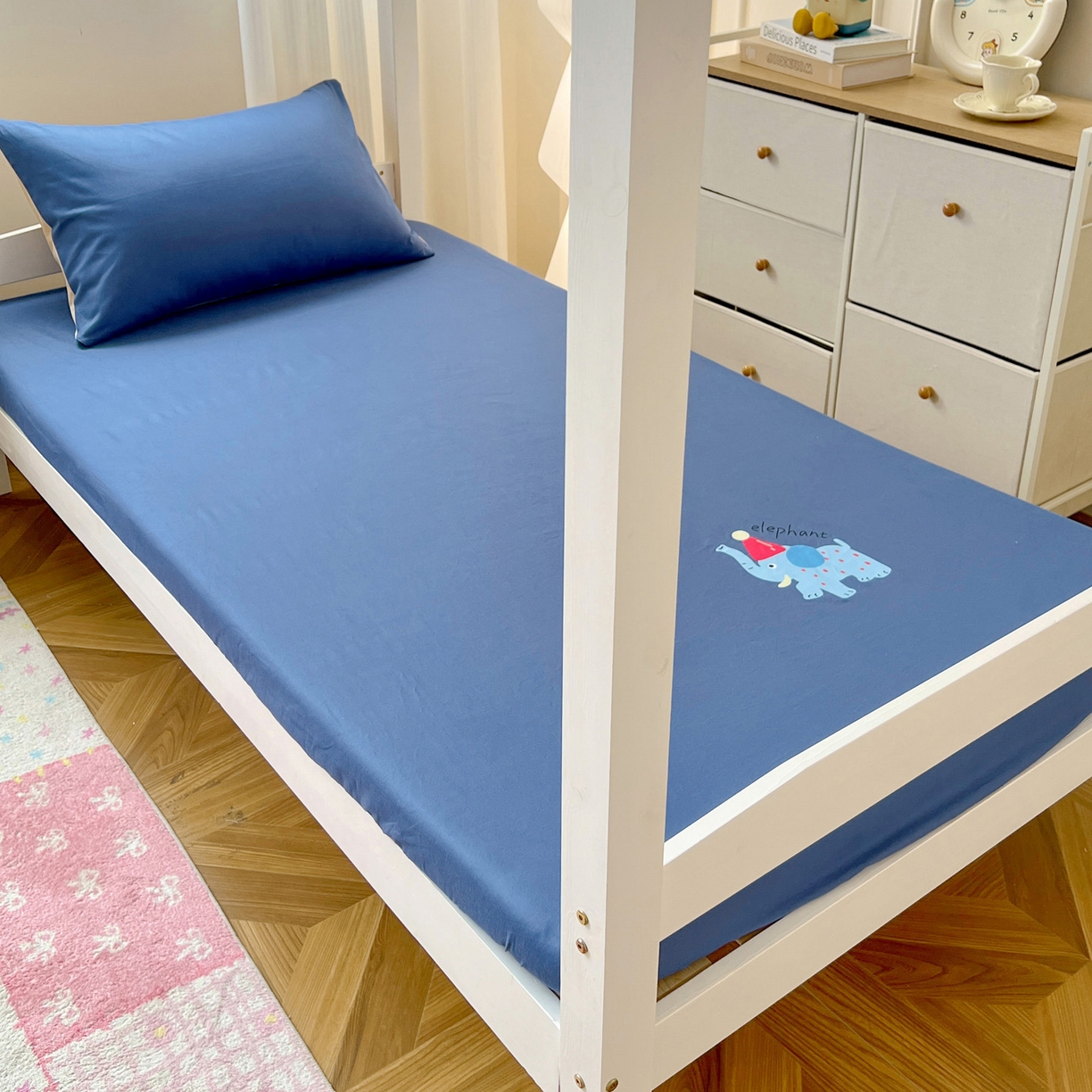 91家纺网 家纺一手货源 找家纺  泽西2025新品A类13376加密全棉卡通床笠三件套纯棉学生宿舍单床笠 福小象-牛仔蓝