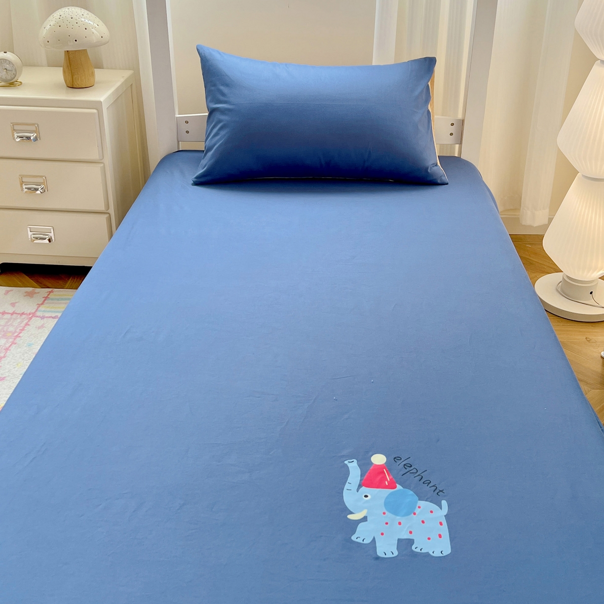 91家纺网 家纺一手货源 找家纺  泽西2025新品A类13376加密全棉卡通床笠三件套纯棉学生宿舍单床笠 福小象-牛仔蓝