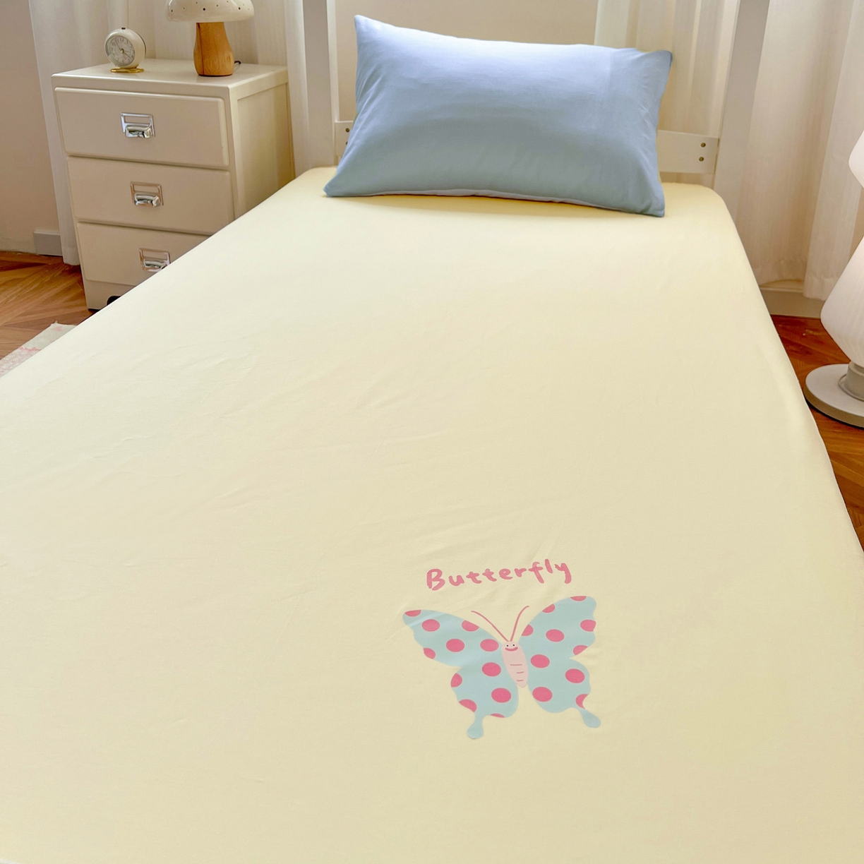 91家纺网 家纺一手货源 找家纺  泽西2025新品A类13376加密全棉卡通床笠三件套纯棉学生宿舍单床笠 快乐蝶-奶油黄