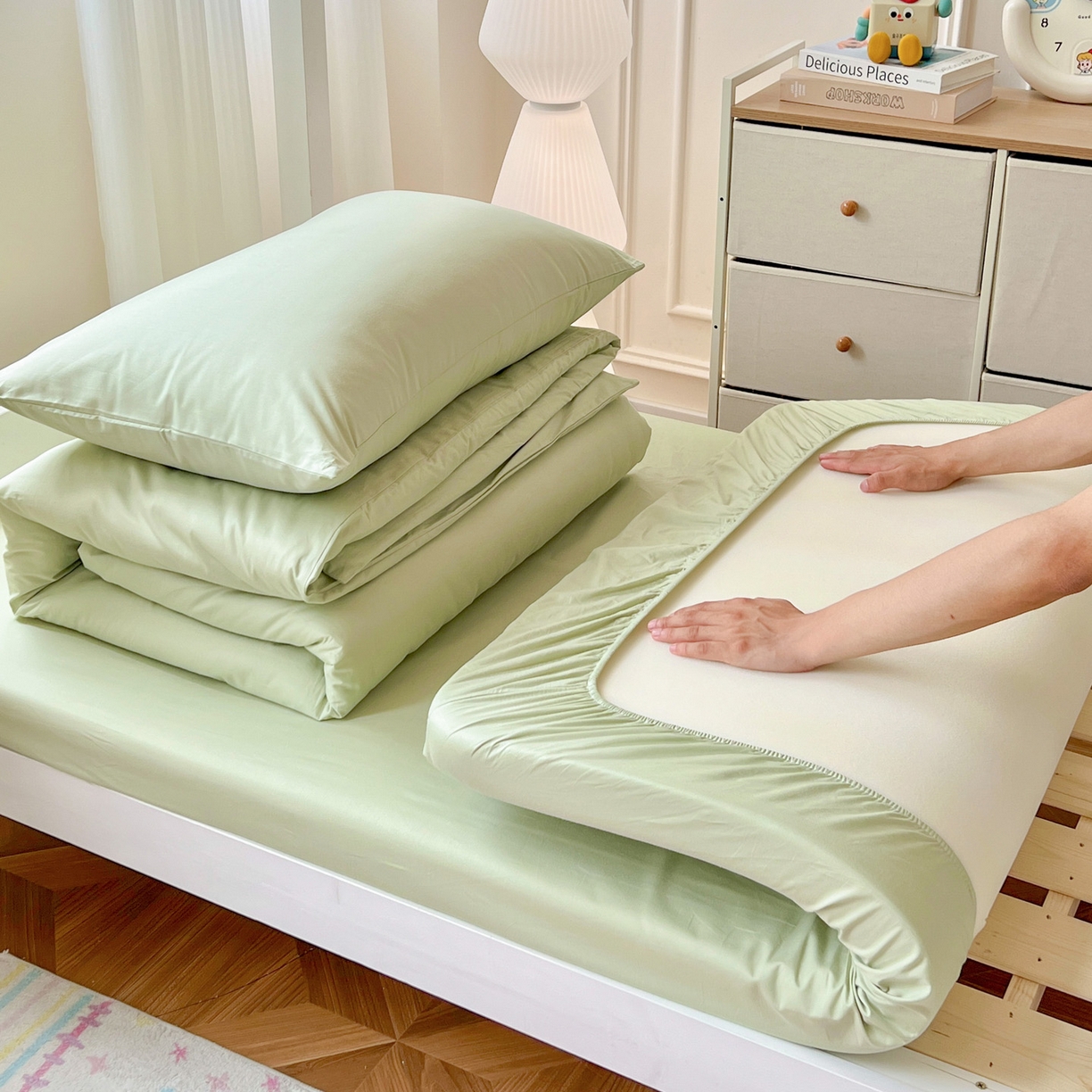 91家纺网 家纺一手货源 找家纺  泽西2025新品A类13376加密全棉卡通床笠三件套纯棉学生宿舍单床笠 淘气虫-橄榄绿