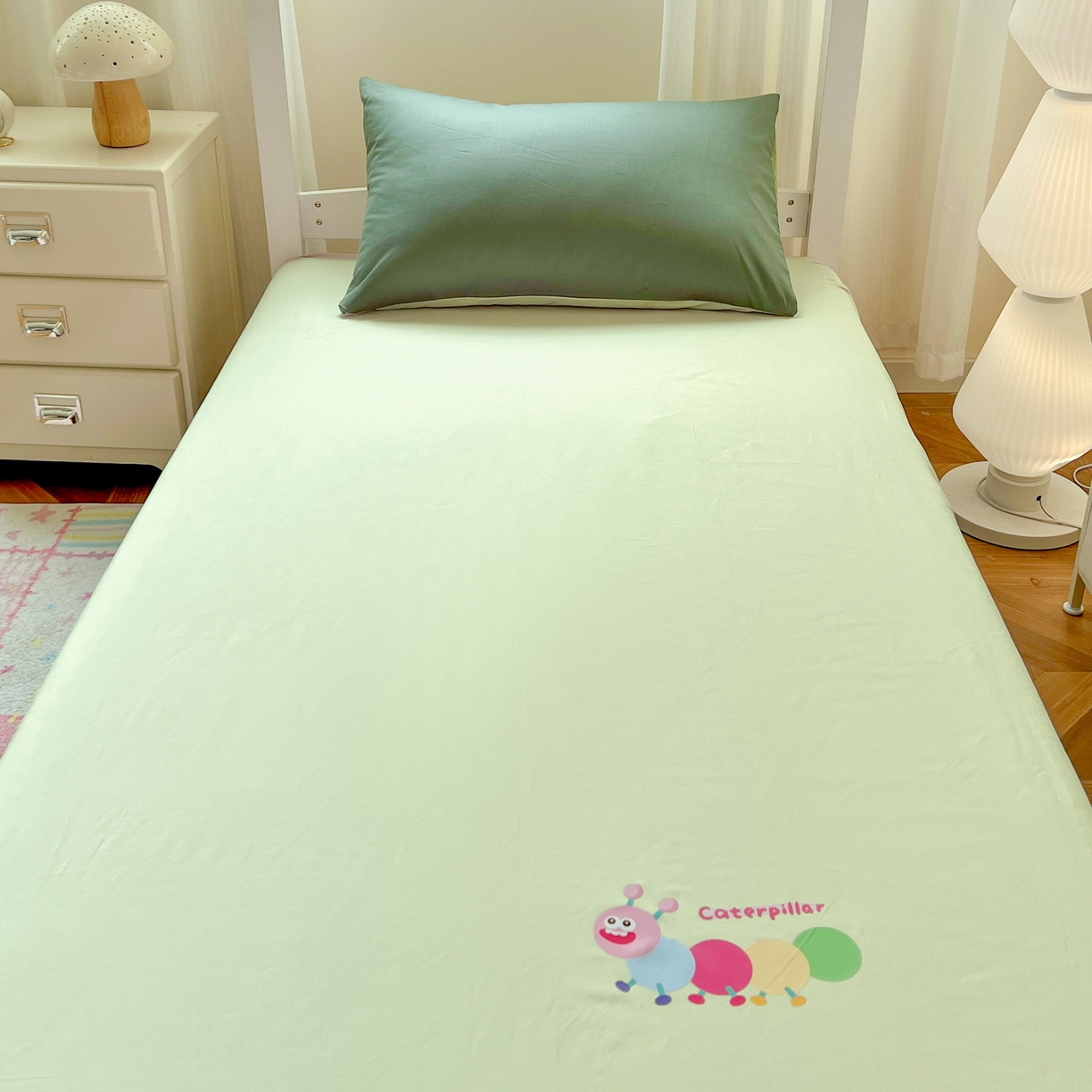 91家纺网 家纺一手货源 找家纺  泽西2025新品A类13376加密全棉卡通床笠三件套纯棉学生宿舍单床笠 淘气虫-橄榄绿