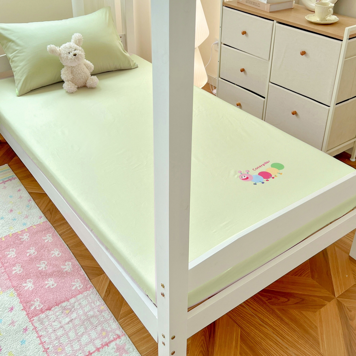 91家纺网 家纺一手货源 找家纺  泽西2025新品A类13376加密全棉卡通床笠三件套纯棉学生宿舍单床笠 淘气虫-橄榄绿