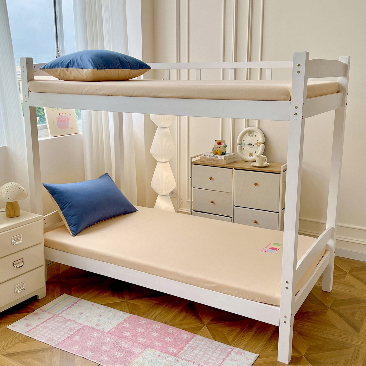 91家纺网 家纺一手货源 找家纺  泽西2025新品A类13376加密全棉卡通床笠三件套纯棉学生宿舍单床笠 淘气虫-奶茶