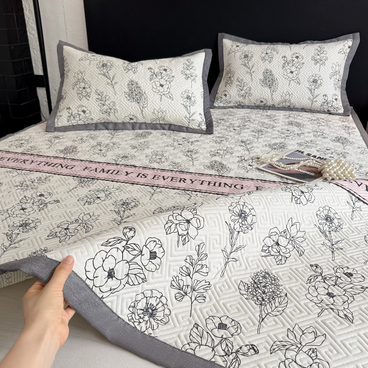 91家纺网 家纺一手货源 找家纺 （总）简宜家居（朝初家纺） 2025春夏新款全棉纯棉老粗布床单绗缝凉席席子 床褥 薄垫子 一席多用