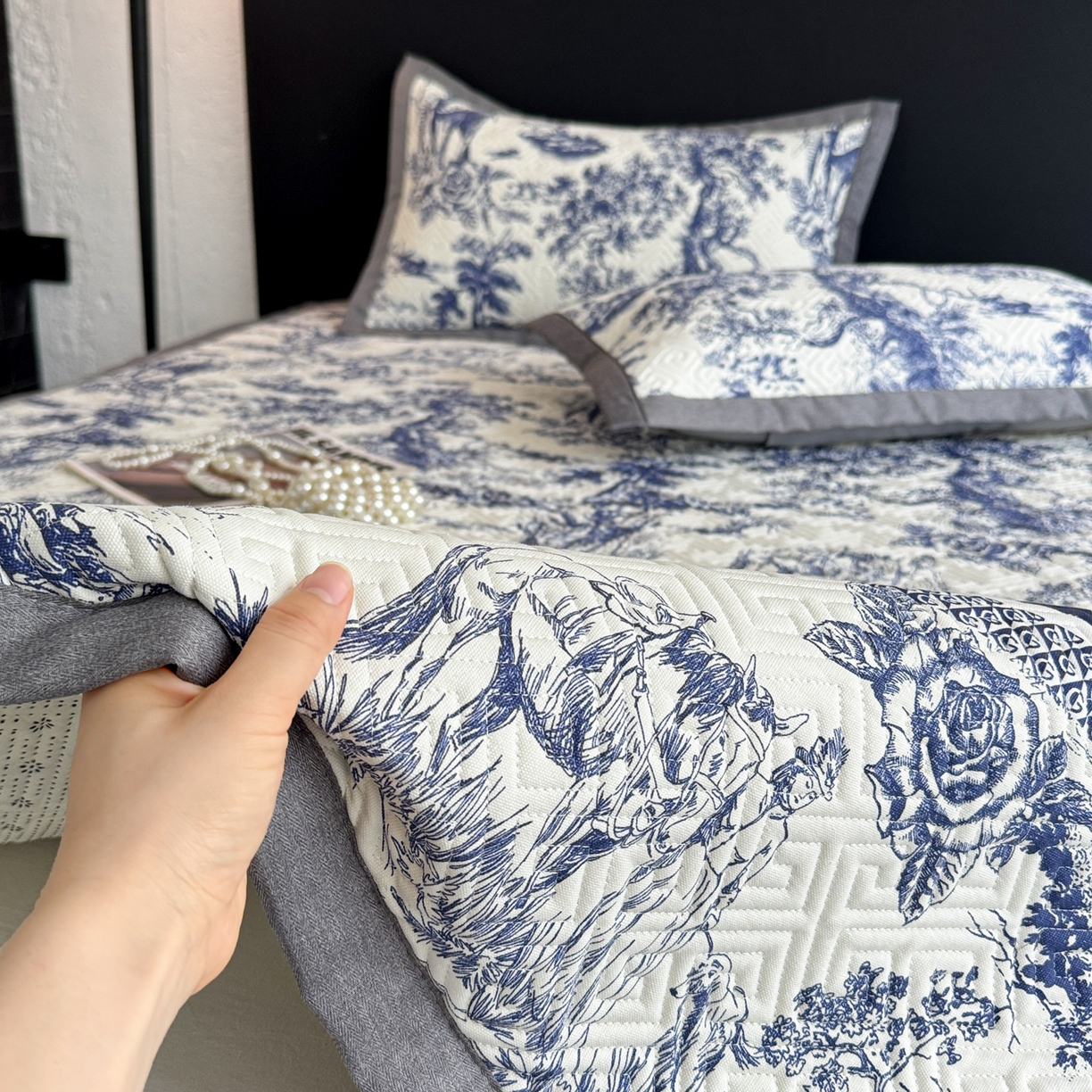 91家纺网 家纺一手货源 找家纺 简宜家居（朝初家纺） 2025春夏新款全棉纯棉老粗布床单绗缝凉席席子 床褥 薄垫子 一席多用蓝图