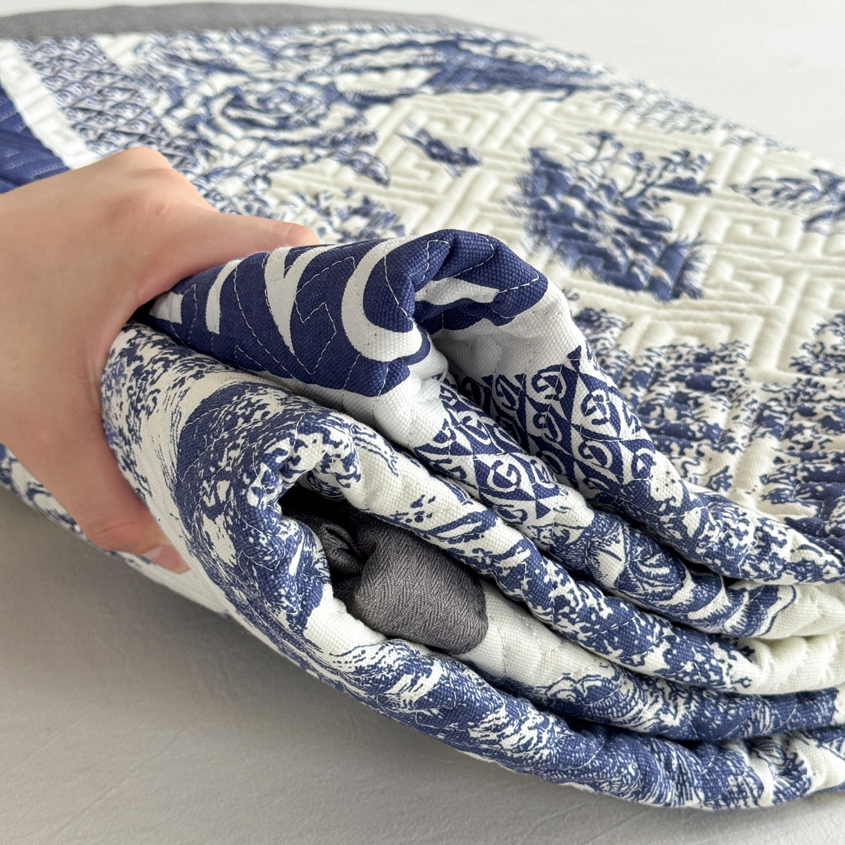 91家纺网 家纺一手货源 找家纺 简宜家居（朝初家纺） 2025春夏新款全棉纯棉老粗布床单绗缝凉席席子 床褥 薄垫子 一席多用蓝图