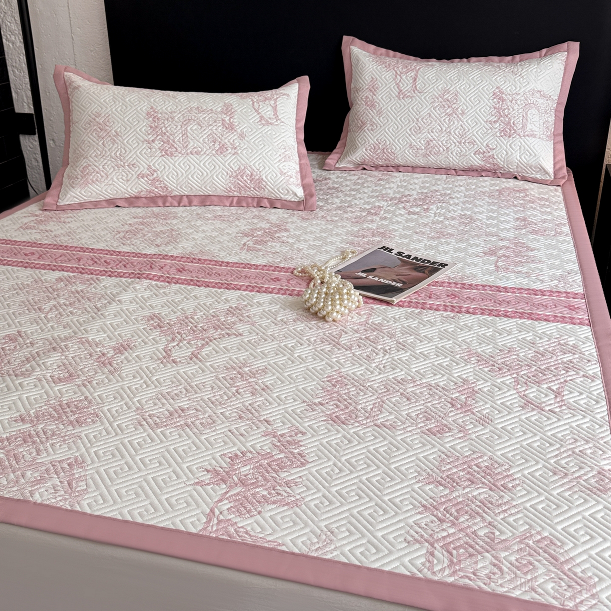 91家纺网 家纺一手货源 找家纺 简宜家居（朝初家纺） 2025春夏新款全棉纯棉老粗布床单绗缝凉席席子 床褥 薄垫子 一席多用民俗-粉