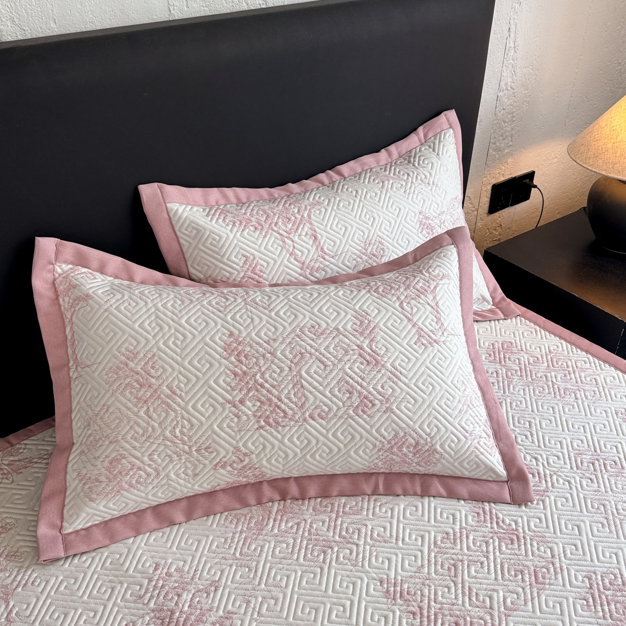 91家纺网 家纺一手货源 找家纺 简宜家居（朝初家纺） 2025春夏新款全棉纯棉老粗布床单绗缝凉席席子 床褥 薄垫子 一席多用民俗-粉