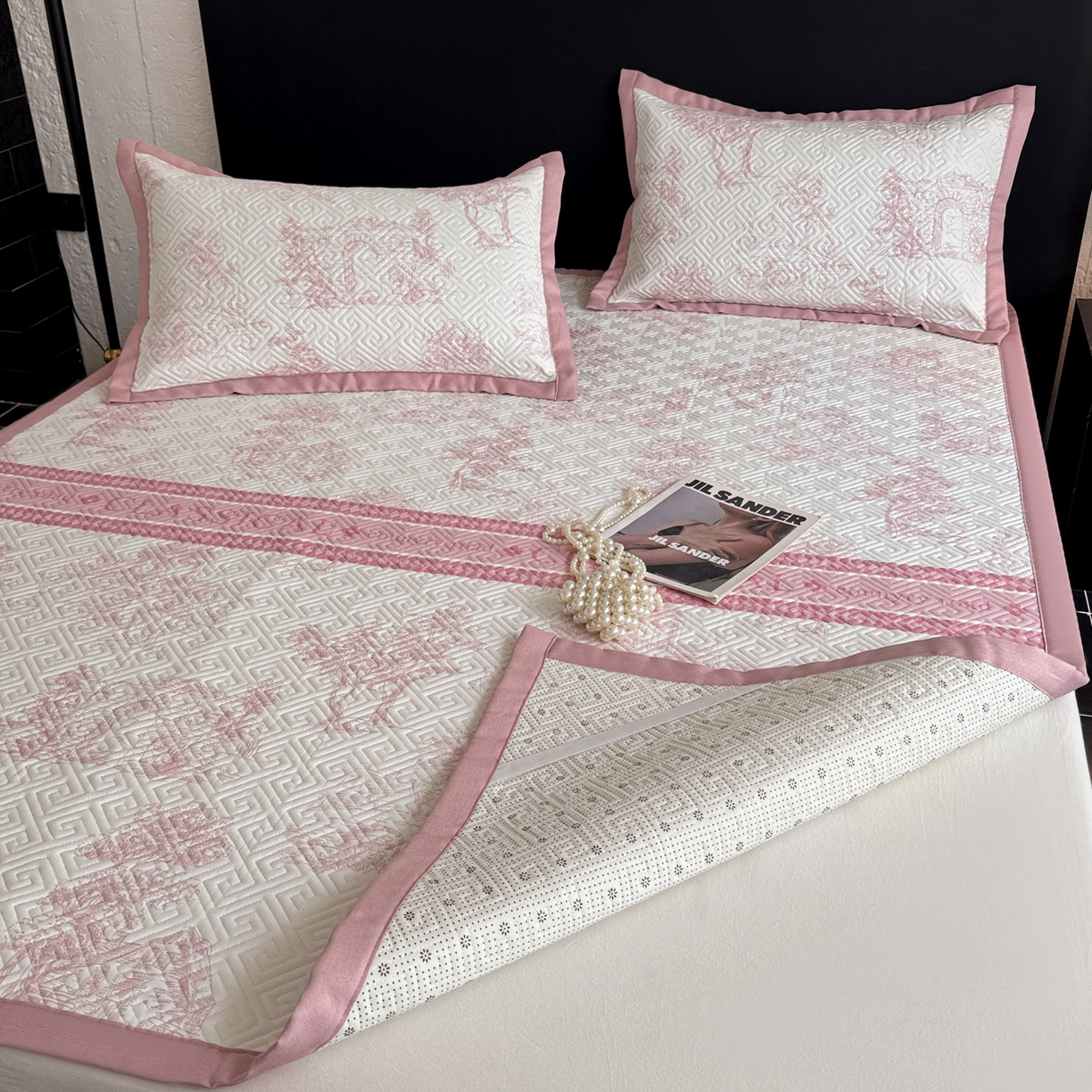 91家纺网 家纺一手货源 找家纺 简宜家居（朝初家纺） 2025春夏新款全棉纯棉老粗布床单绗缝凉席席子 床褥 薄垫子 一席多用民俗-粉