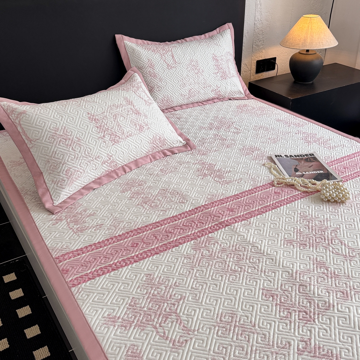 91家纺网 家纺一手货源 找家纺 简宜家居（朝初家纺） 2025春夏新款全棉纯棉老粗布床单绗缝凉席席子 床褥 薄垫子 一席多用民俗-粉