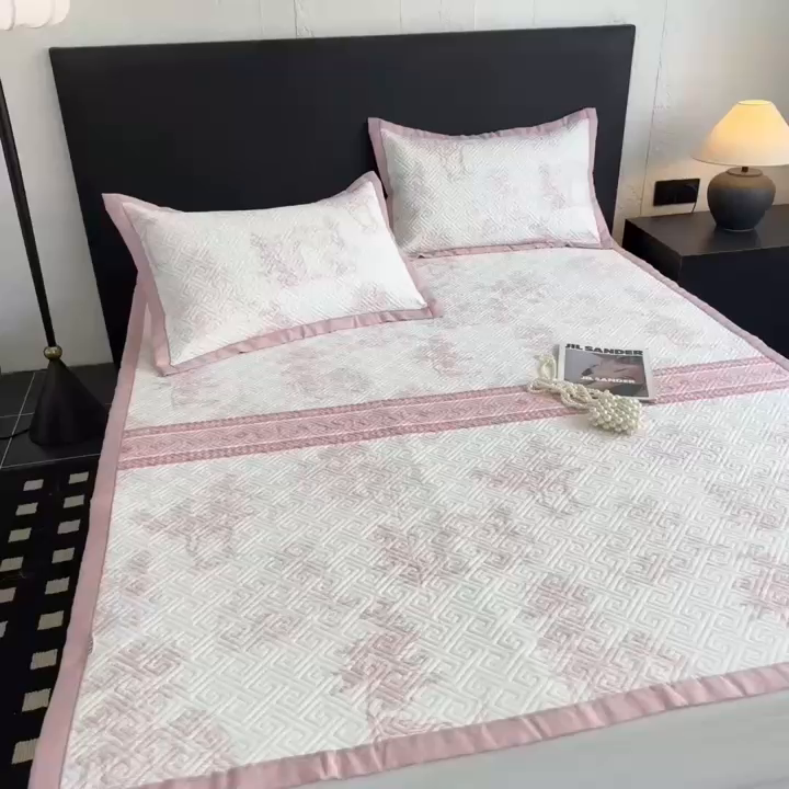 91家纺网 家纺一手货源 找家纺 简宜家居（朝初家纺） 2025春夏新款全棉纯棉老粗布床单绗缝凉席席子 床褥 薄垫子 一席多用民俗-粉