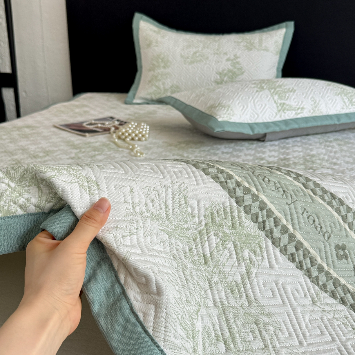 91家纺网 家纺一手货源 找家纺 简宜家居（朝初家纺） 2025春夏新款全棉纯棉老粗布床单绗缝凉席席子 床褥 薄垫子 一席多用民俗-绿