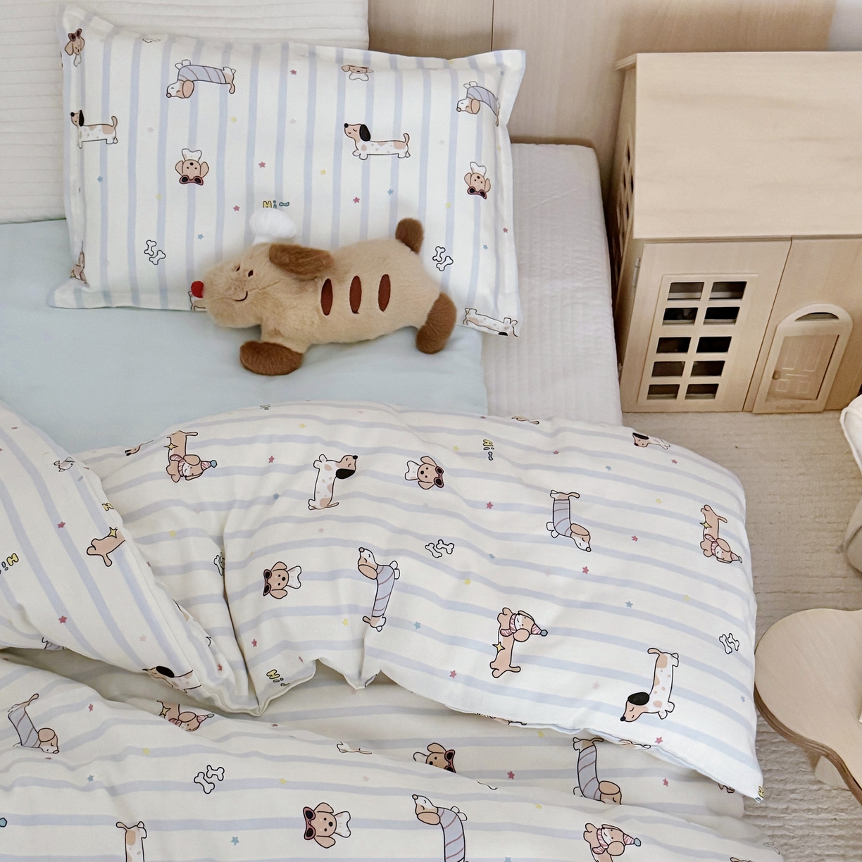 91家纺网 家纺一手货源 找家纺 2025新款全棉26℃有氧双层纱幼儿园多件套 腊肠犬