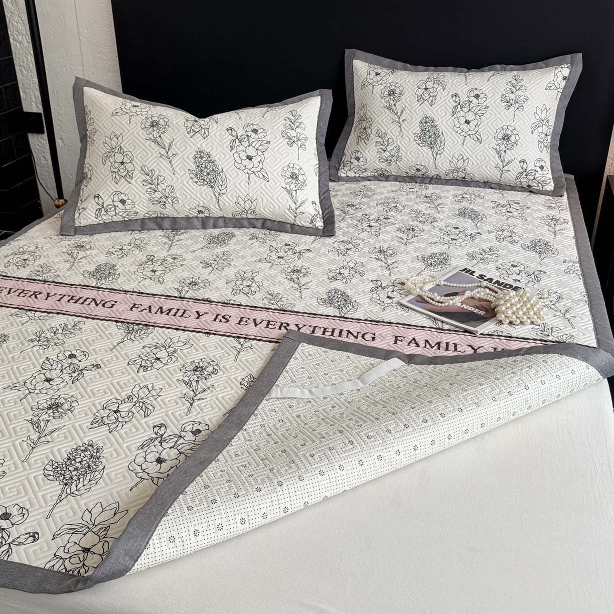 91家纺网 家纺一手货源 找家纺 简宜家居（朝初家纺） 2025春夏新款全棉纯棉老粗布床单绗缝凉席席子 床褥 薄垫子 一席多用绮梦花影-粉