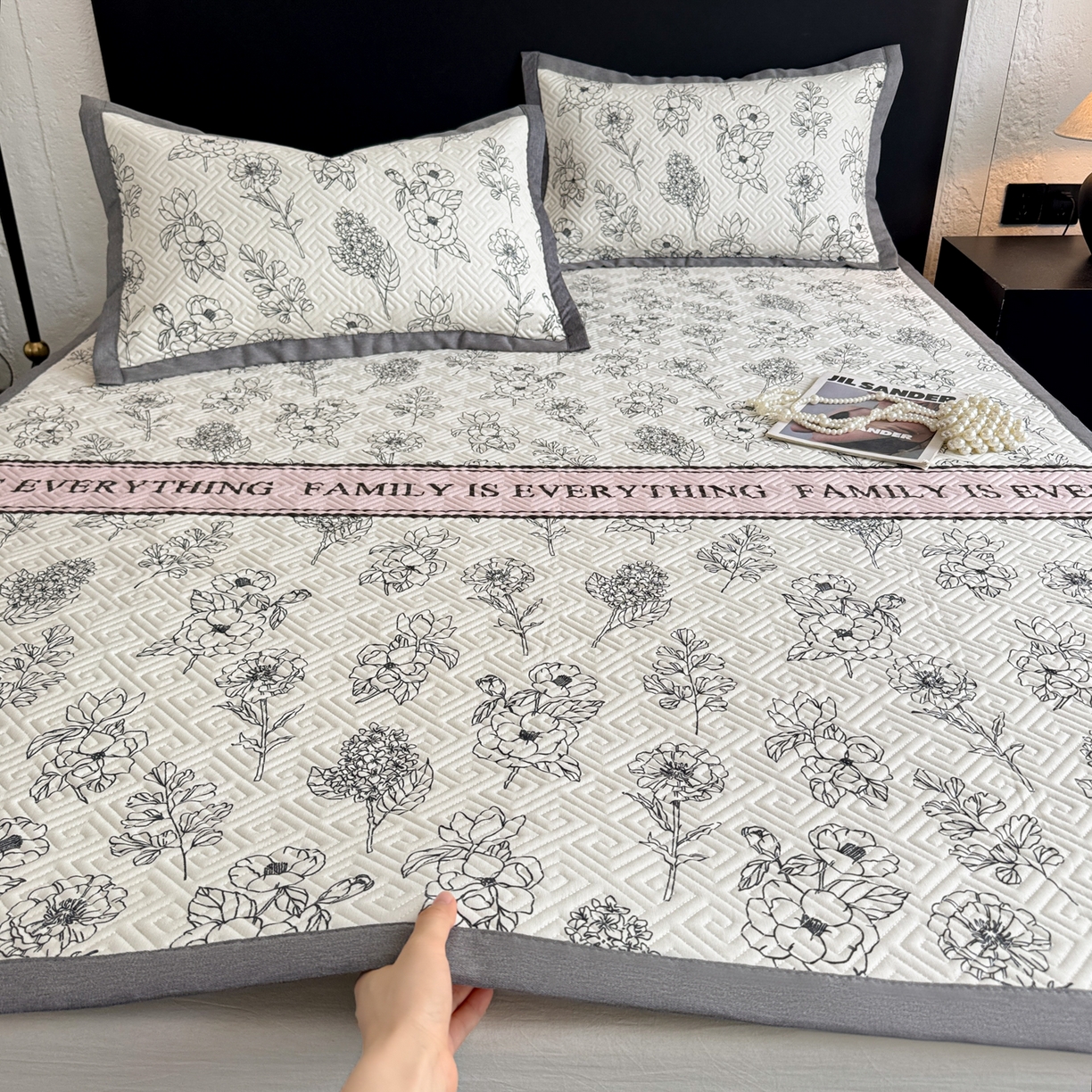 91家纺网 家纺一手货源 找家纺 简宜家居（朝初家纺） 2025春夏新款全棉纯棉老粗布床单绗缝凉席席子 床褥 薄垫子 一席多用绮梦花影-粉