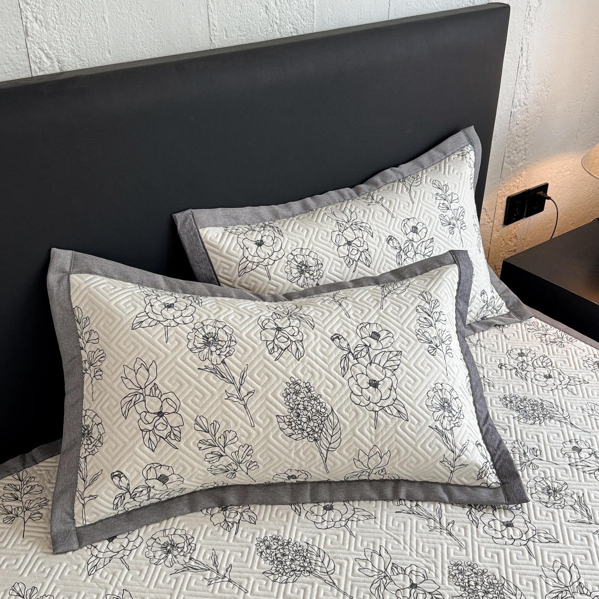 91家纺网 家纺一手货源 找家纺 简宜家居（朝初家纺） 2025春夏新款全棉纯棉老粗布床单绗缝凉席席子 床褥 薄垫子 一席多用绮梦花影-粉