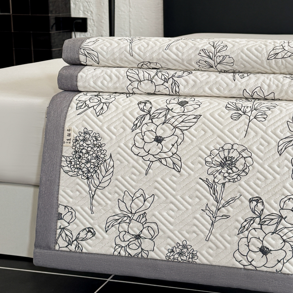 91家纺网 家纺一手货源 找家纺 简宜家居（朝初家纺） 2025春夏新款全棉纯棉老粗布床单绗缝凉席席子 床褥 薄垫子 一席多用绮梦花影-粉