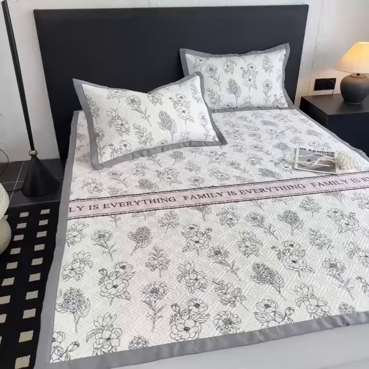 91家纺网 家纺一手货源 找家纺 简宜家居（朝初家纺） 2025春夏新款全棉纯棉老粗布床单绗缝凉席席子 床褥 薄垫子 一席多用绮梦花影-粉