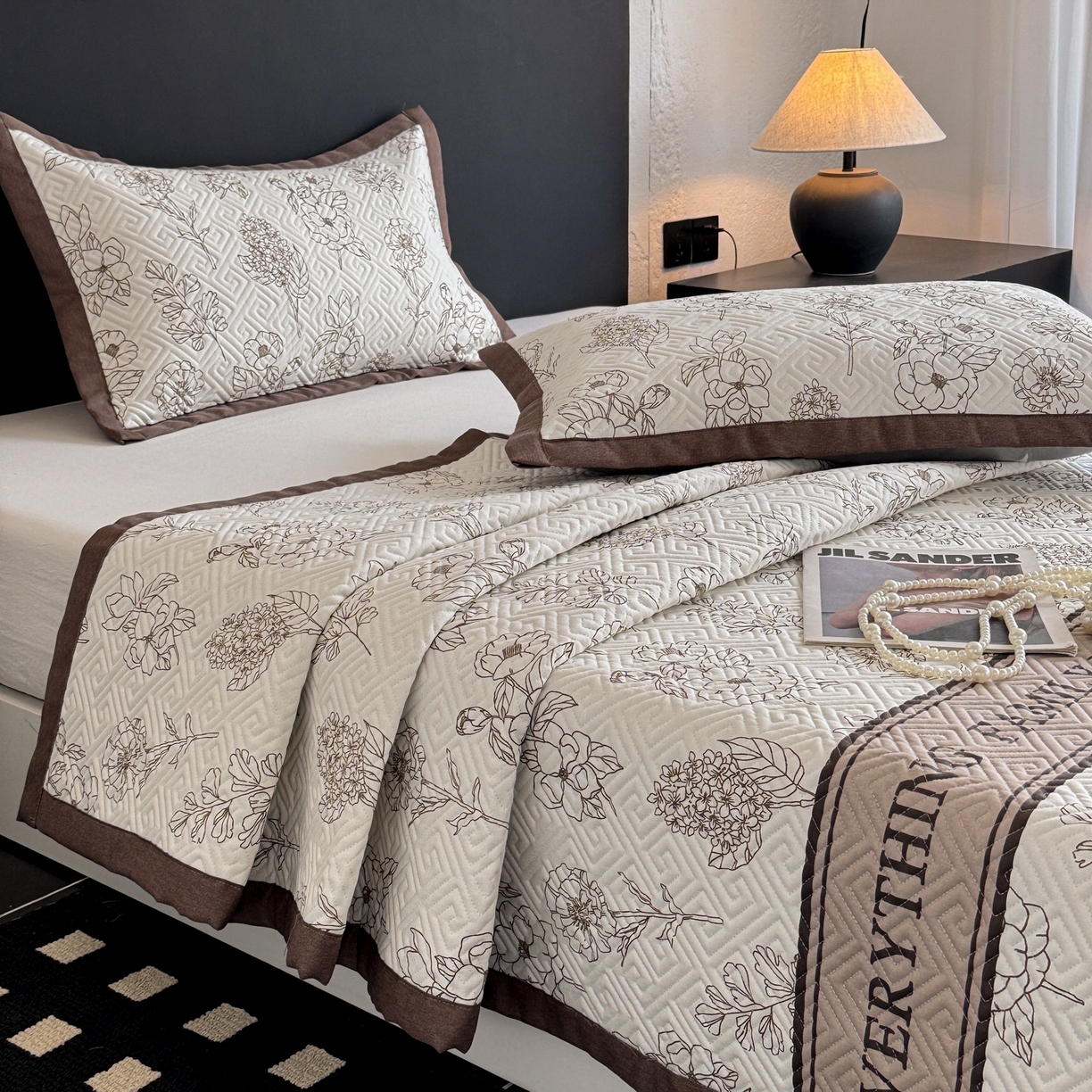 91家纺网 家纺一手货源 找家纺 简宜家居（朝初家纺） 2025春夏新款全棉纯棉老粗布床单绗缝凉席席子 床褥 薄垫子 一席多用绮梦花影-咖