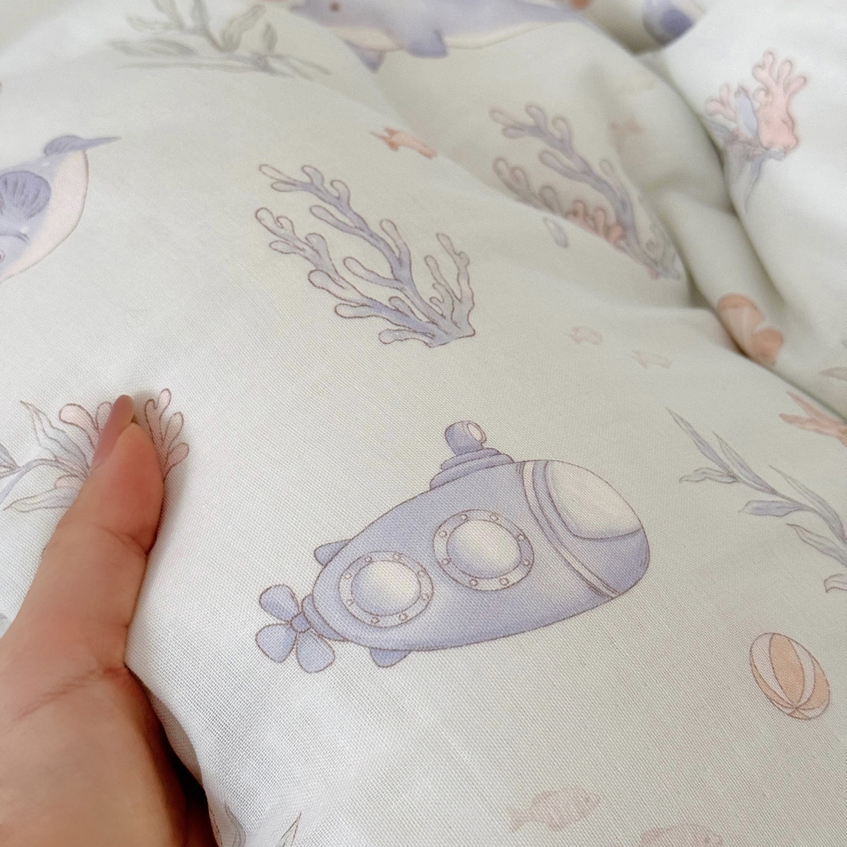 91家纺网 家纺一手货源 找家纺 2025新款全棉26℃有氧双层纱幼儿园多件套 海底世界