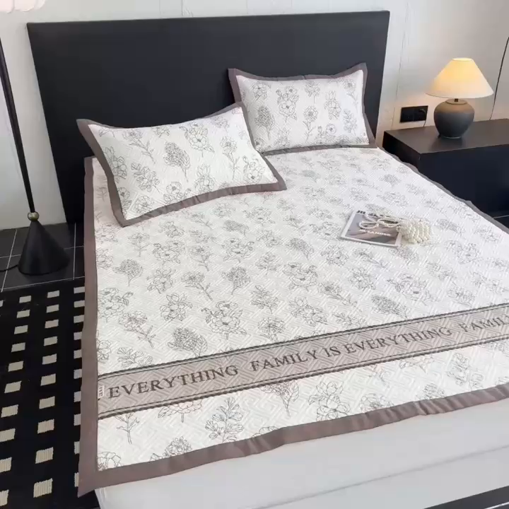 91家纺网 家纺一手货源 找家纺 简宜家居（朝初家纺） 2025春夏新款全棉纯棉老粗布床单绗缝凉席席子 床褥 薄垫子 一席多用绮梦花影-咖