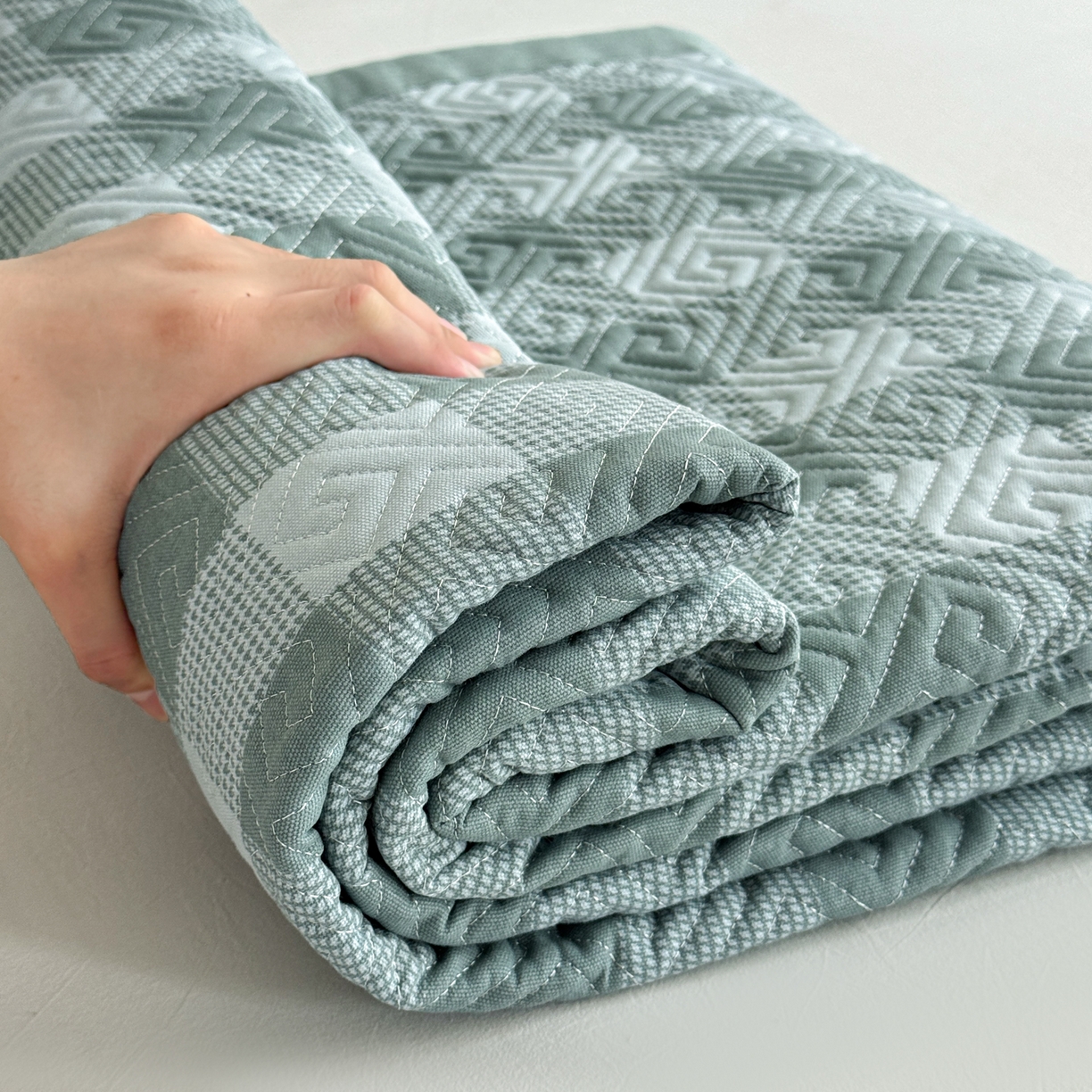 91家纺网 家纺一手货源 找家纺 简宜家居（朝初家纺） 2025春夏新款全棉纯棉老粗布床单绗缝凉席席子 床褥 薄垫子 一席多用夏日青缇