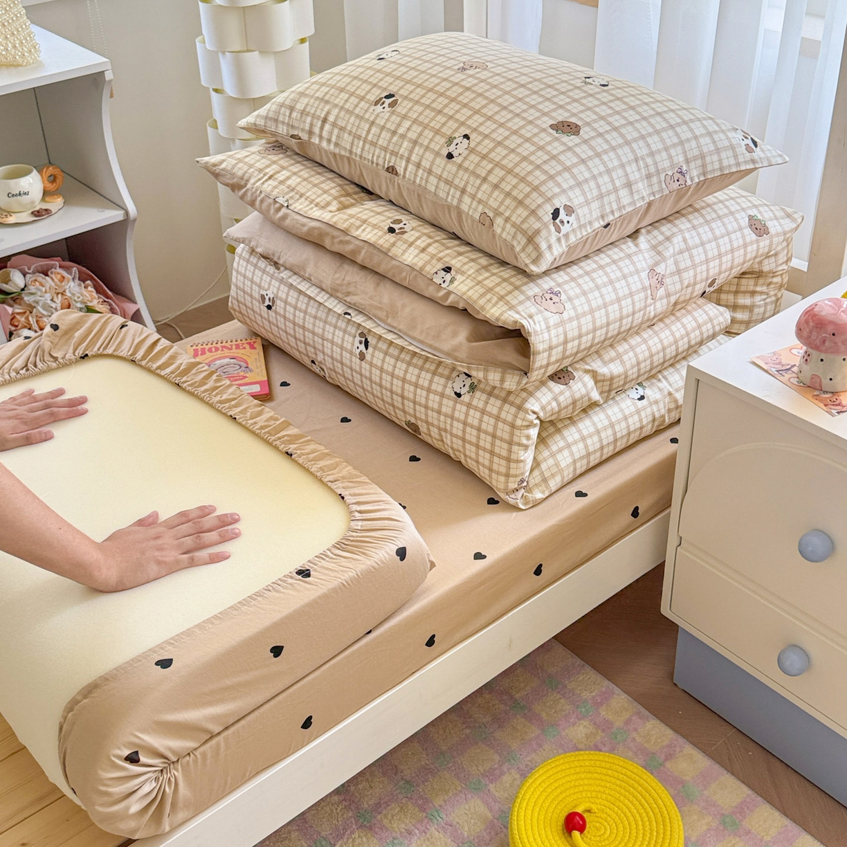 91家纺网 家纺一手货源 找家纺 慕尚家纺 2025新款13070全棉学生季全棉学生床三件套 咖格狗狗