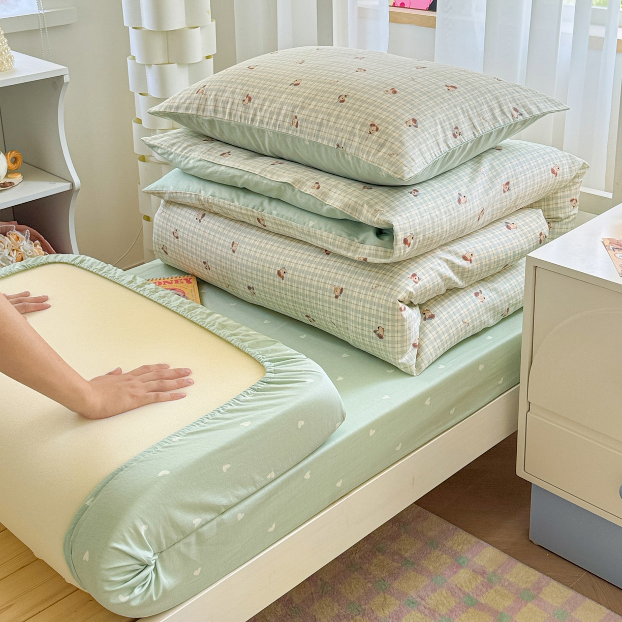 91家纺网 家纺一手货源 找家纺 慕尚家纺 2025新款13070全棉学生季全棉学生床三件套 绿格狗狗