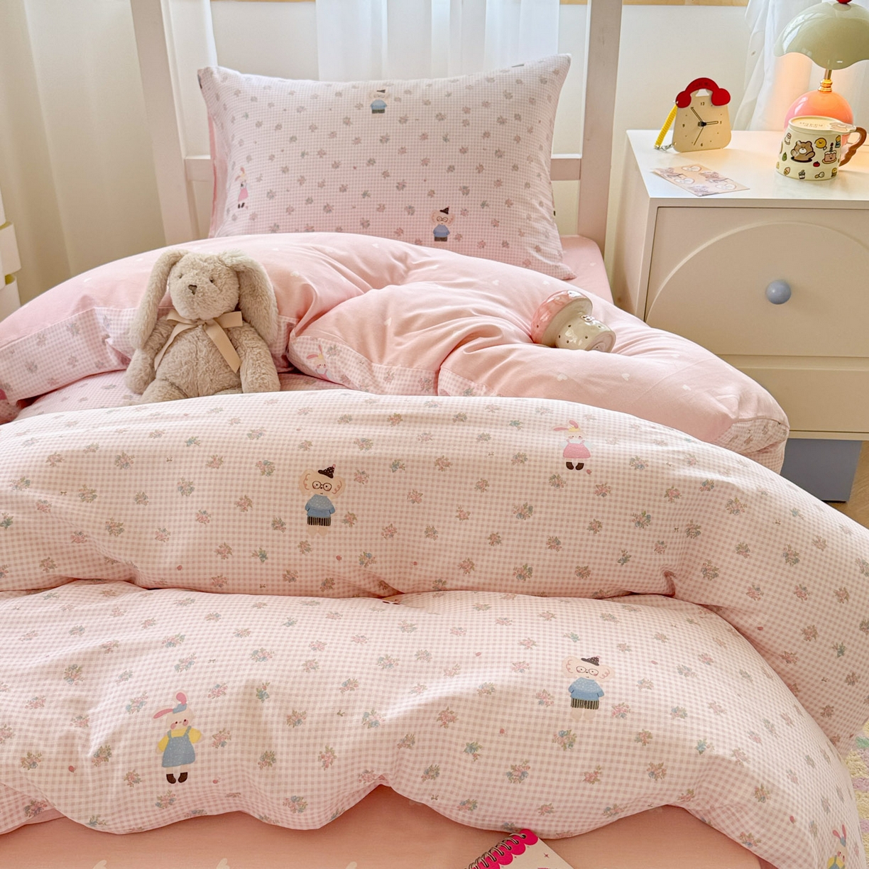 91家纺网 家纺一手货源 找家纺 慕尚家纺 2025新款13070全棉学生季全棉学生床三件套 粉格花