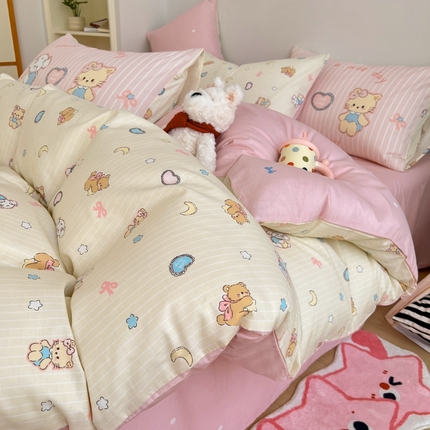 91家纺网 家纺一手货源 找家纺 桃喜 2025新款6月开学季全棉混搭枕套13070学生三件套四件套 抱抱小狗