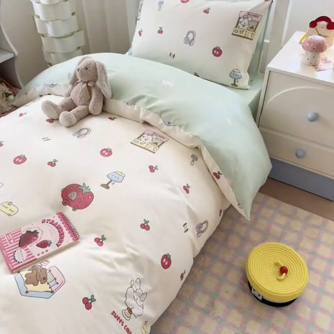 91家纺网 家纺一手货源 找家纺 慕尚家纺 2025新款13070全棉学生季全棉学生床三件套 草莓小樱桃