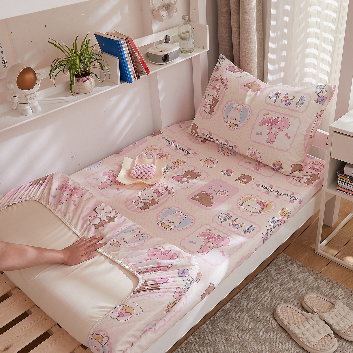 91家纺网 家纺一手货源 找家纺 DoDo 兜兜 2025新款全棉纯棉小清新卡通条格学生宿舍系列单品床笠 粉粉猫A版