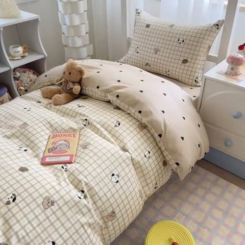 91家纺网 家纺一手货源 找家纺 慕尚家纺 2025新款13070全棉学生季全棉学生床三件套 咖格狗狗